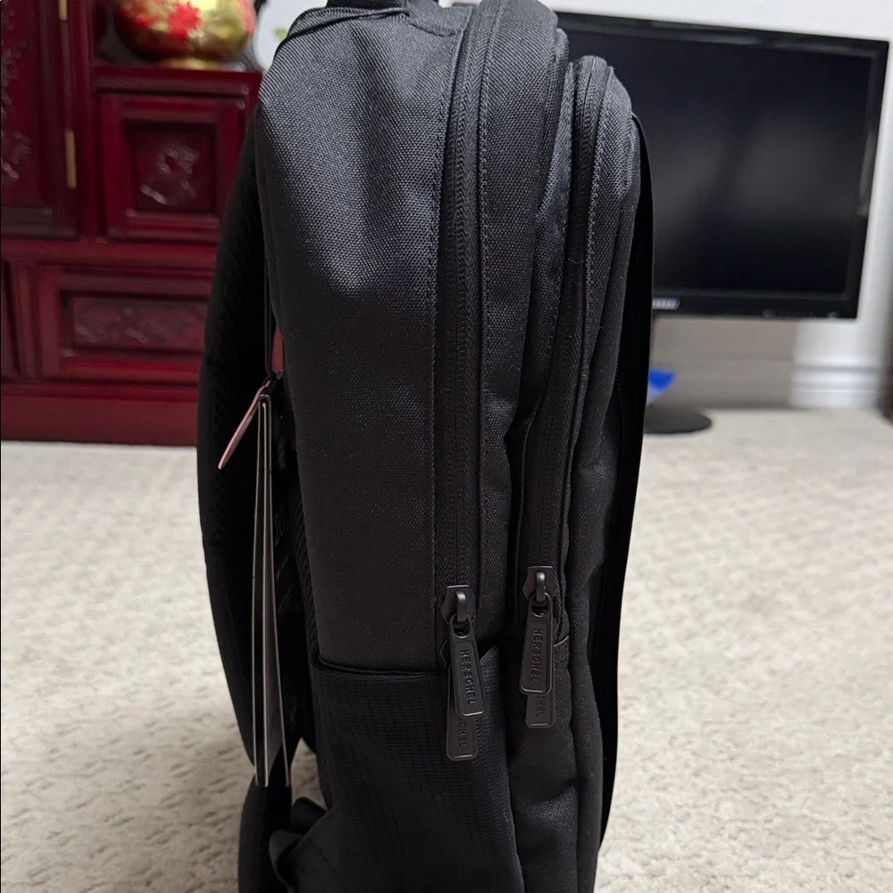 NWT Herschel Supply Co BH Travel Daypack Black 20L‎ Laptop Backpack 10888-00001
